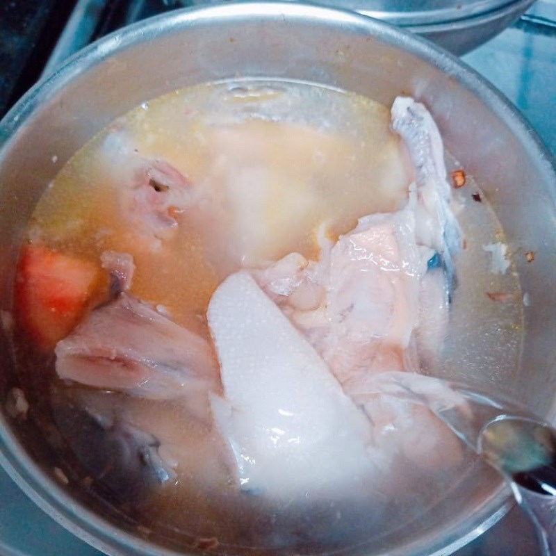 Bước 3  Làm đầu cá hồi nấu canh chua  Đầu cá hồi nấu dưa chua